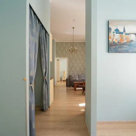 A Lovely At The Heart Of Old Town Apartman