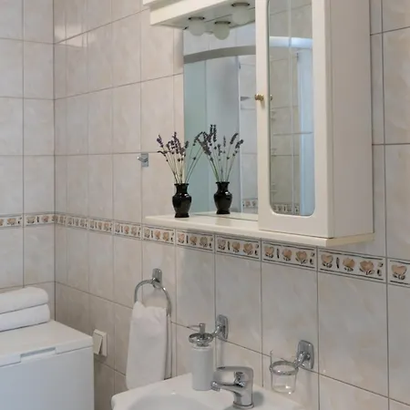 A Lovely At The Heart Of Old Town Apartman *