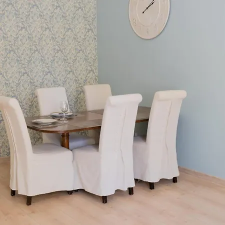 A Lovely At The Heart Of Old Town * Talin