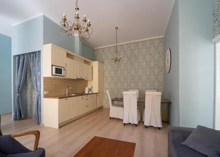 A Lovely At The Heart Of Old Town Apartment *