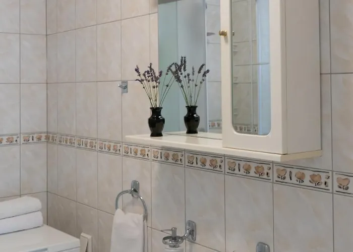 A Lovely At The Heart Of Old Town Apartment *