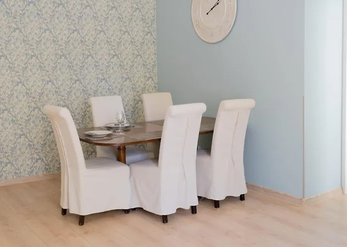 A Lovely At The Heart Of Old Town * Talin